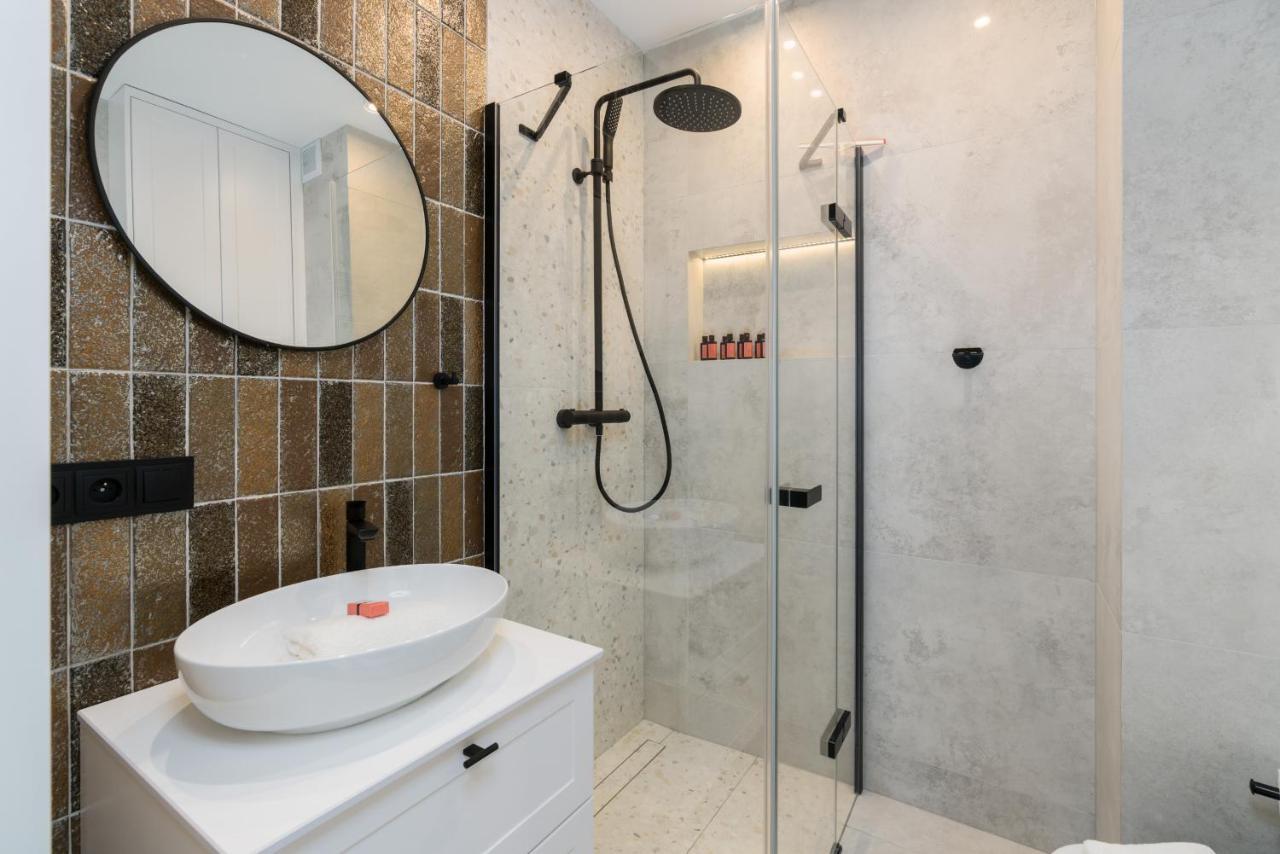 Niedzialkowskiego 25 Apartments Stary Browar City Center By Renters Prestige Poznań Exteriör bild
